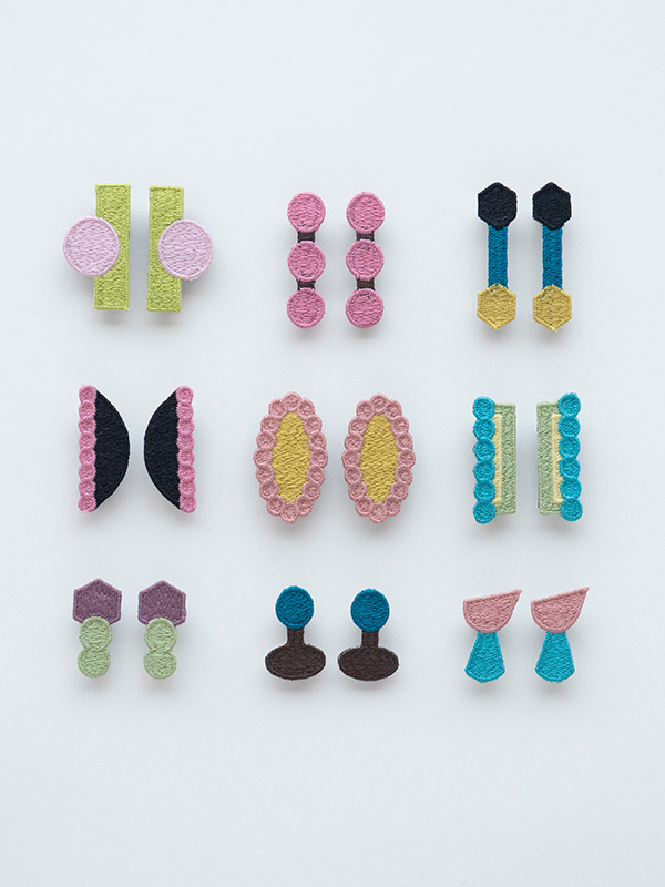 ワッペンのような刺繍ピアス